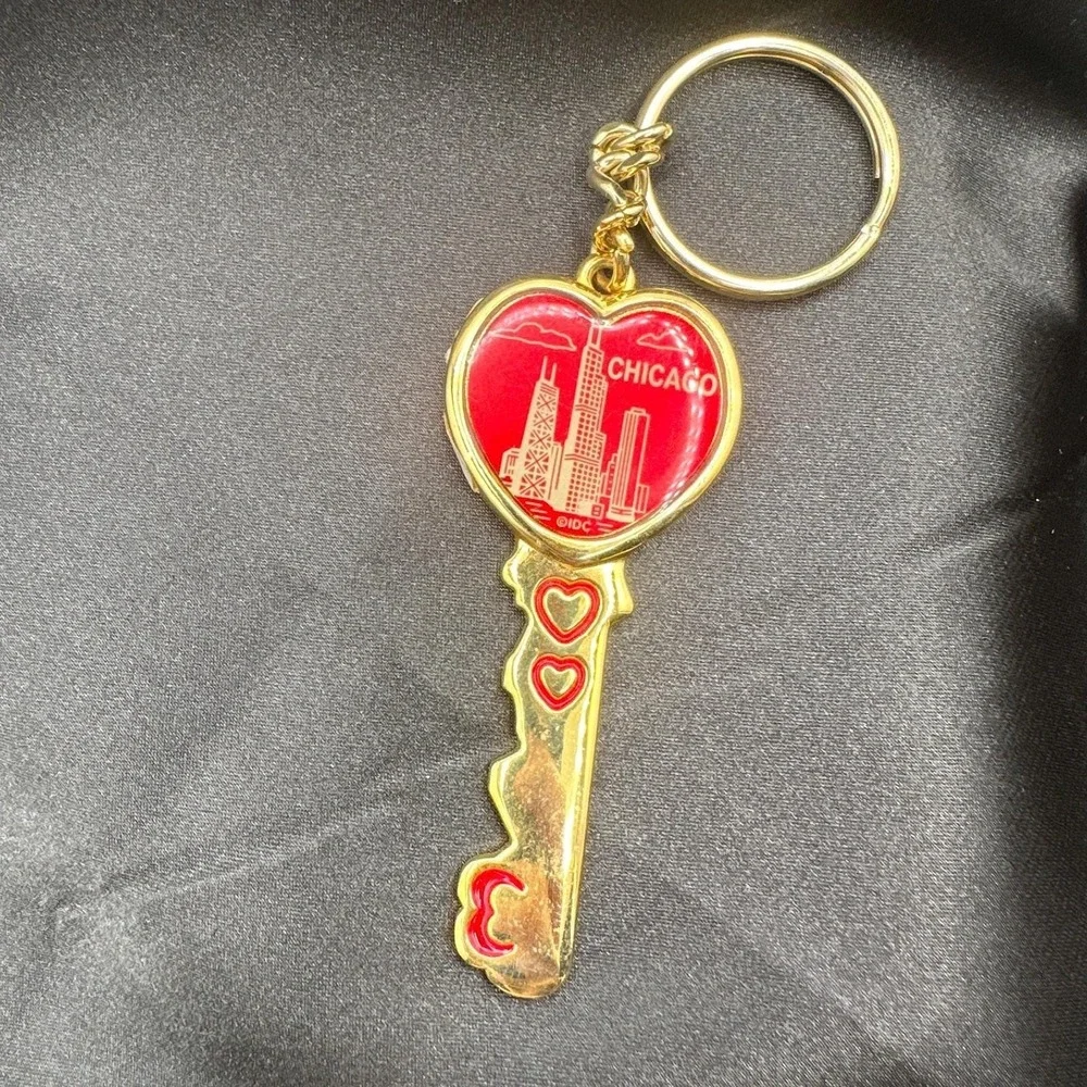 Vintage Y2K Chicago Gold Tone Red Enamel Heart Key Keychain Classic Jewelry Boho